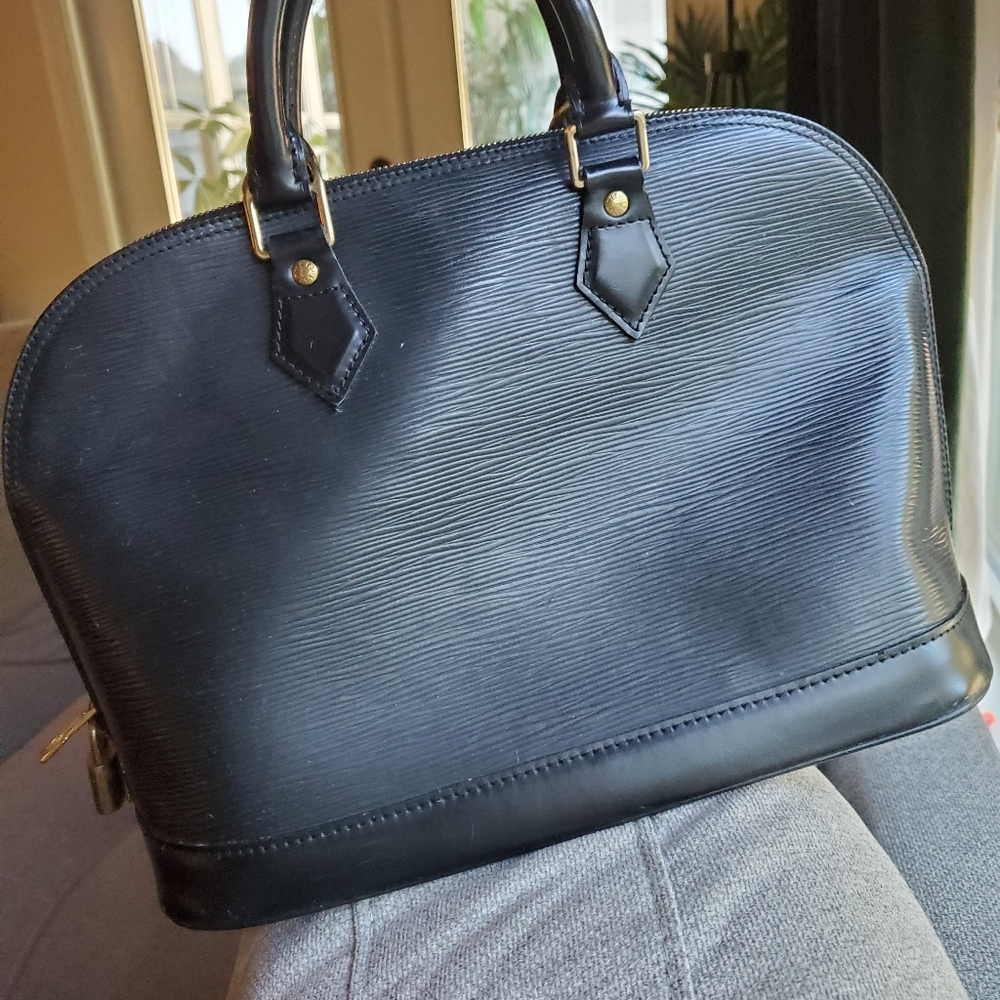 Authentic Louis Vuitton Alma Black handbag